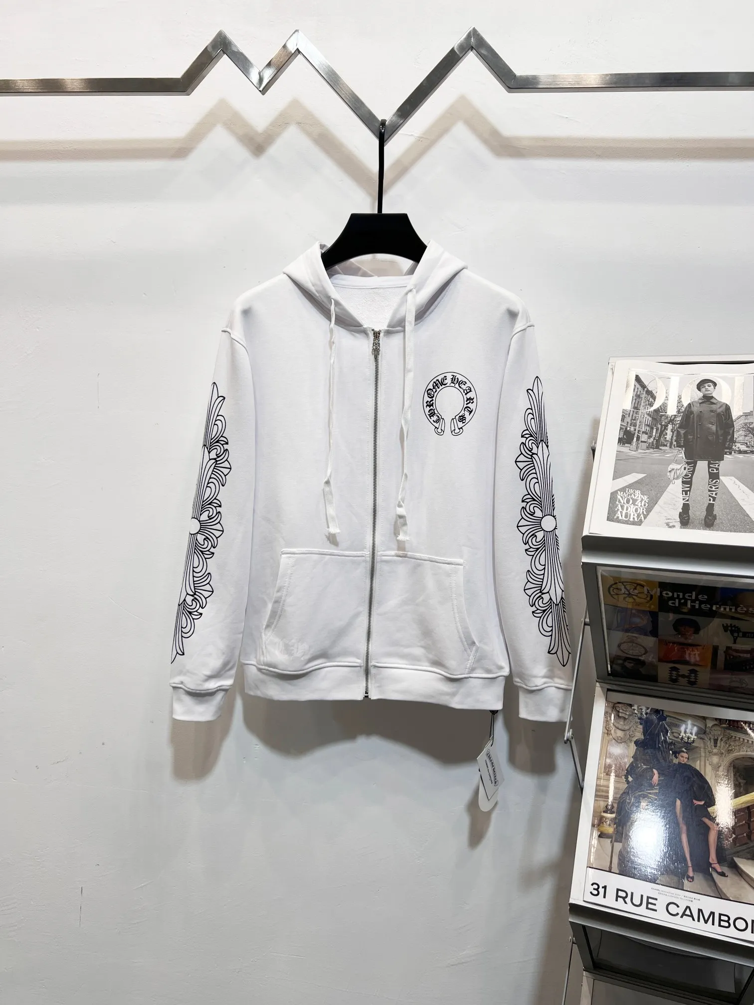 P260 (high quality) Style number: (G002) ChromeHearts 25 early autumn floral arm horseshoe hooded sweatshirt Sanskrit letter rattan flower cross horseshoe hooded sweatshirt The fabric is made of 440g pure cotton terry with matching threads Imported printing Original customization Hardware Color: White Size: S-XL